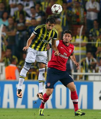 UEFA Chanpions League playoff first leg match between Fenerbahce and Arsenal at Sukru Saracoglu Stadiým in Istanbul, Turkey on august 21, 2013. Pictured: Mehmet Topal of Fenerbahce and Olivier Giroud of Arsenal. 