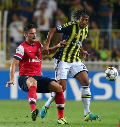 UEFA Chanpions League playoff first leg match between Fenerbahce and Arsenal at Sukru Saracoglu Stadiým in Istanbul, Turkey on august 21, 2013. Pictured: Olivier Giroud of Arsenal and Bruno Alves of Fenerbahce. 