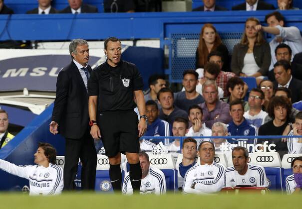 Chelsea s Jose Mourinho has words with referee Kevin Friend Chelsea v Aston Villa - Barclays Premiership - Stamford Bridge - London - England -21 08 2013 - Pic David Klein Sportimage EDITORIAL USE ONLY. No use with unauthorised audio, video, data, fixture lists, club league logos or live services. Online in-match use limited to 120 images, no video emulation. No use in betting, games or single club league player publications.