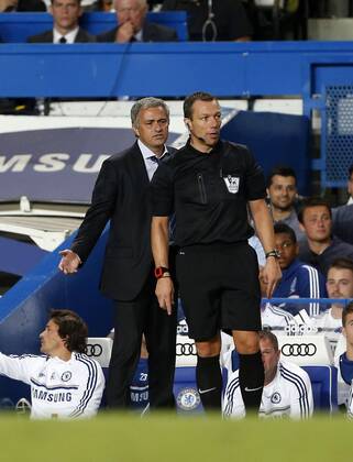 Chelsea s Jose Mourinho has words with referee Kevin Friend Chelsea v Aston Villa - Barclays Premiership - Stamford Bridge - London - England -21 08 2013 - Pic David Klein Sportimage EDITORIAL USE ONLY. No use with unauthorised audio, video, data, fixture lists, club league logos or live services. Online in-match use limited to 120 images, no video emulation. No use in betting, games or single club league player publications.