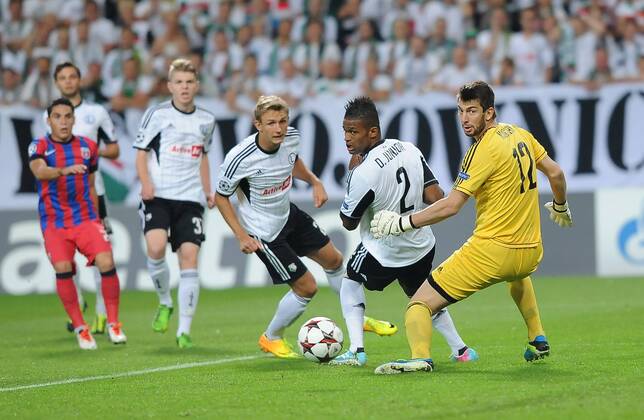 2013.08.27 WARSZAWA, FOOTBALL UEFA CHAMPIONS LEAGUE SEASON 2013 2014 LEGIA WARSZAWA - STEAUA BUKAREST: Goal 0-1 JAKUB RZEZNICZAK DOSSA JUNIOR DUSAN KUCIAK NICOLAE STANCIU  20130827LUK190