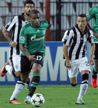 27.08.2013 Thessaloniki FC PAOK-FC Schalke 04 UEFA Champions League Play Off men football Ergys Kace(r) FC PAOK and Jefferson Farfan(L) FC Schalke 04 : 