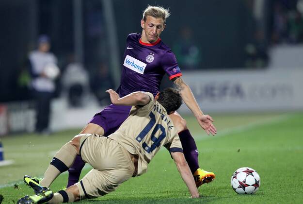 FUSSBALL - CL Play Off, A.Wien vs Zagreb WIEN,AUSTRIA,27.AUG.13 - FUSSBALL - UEFA Champions League, Play Off, FK Austria Wien vs GNK Dinamo Zagreb. Bild zeigt Daniel Royer (A.Wien) und Josip Pivaric (Zagreb). 
