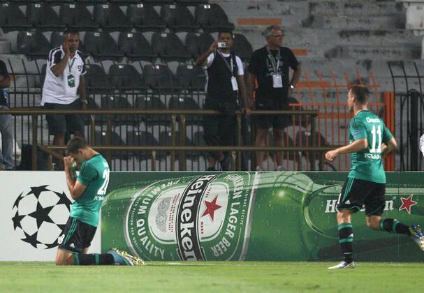 Fussball Champions League Playoff PAOK Thessaloniki - Schalke 04 am 27.08.2013 im Stadion PAOK Saloniki in Thessaloniki Torjubel zum 0:1 durch Adam Szalai ( Schalke ), links - Christian Clemens ( Schalke ), rechts