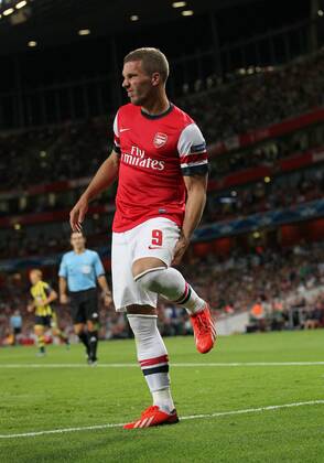 Arsenal s Lukas Podolski pulls his hamstring and goes off injured Arsenal v Fenerbahce - UEFA Champions League - Play-off Second Leg - Emirates Stadium - London - England -27 08 2013 - Pic David Klein Sportimage EDITORIAL USE ONLY. No use with unauthorised audio, video, data, fixture lists, club league logos or live services. Online in-match use limited to 120 images, no video emulation. No use in betting, games or single club league player publications.