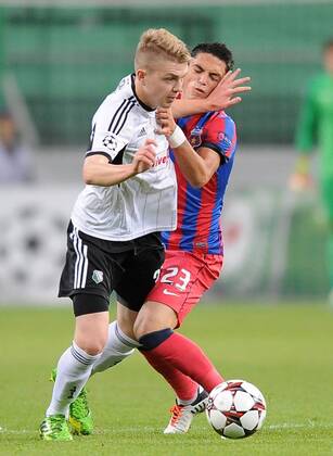 2013.08.27 WARSZAWA, FOOTBALL UEFA CHAMPIONS LEAGUE SEASON 2013 2014 LEGIA WARSZAWA - STEAUA BUKAREST: DOMINIK FURMAN NICOLAE STANCIU  20130827LUK199