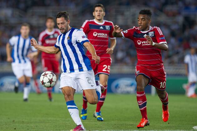SAN SEBASTIAN. SPAIN - De la Bella (24)(Real Sociedad), Yassine Benzia (25)(Olympique), Alexandre Lacazette (10)(Olympique), -- Real Sociedad San Sebastian - Olympique Lyon -- Uefa Champions League Quali 28 08 2013 