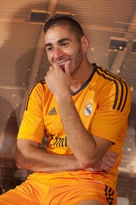 Real Madrid s Benzema during the official presentation of the Adidas team s football kit for the 2013-14 Champions League season in Europe tower, Madrid. September 12, 2013.  (201309121099)