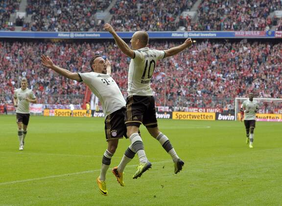 14.09.2013, Fussball 1.Bundesliga 2013 2014, 5.Spieltag, FC Bayern München - Hannover 96, Torjubel der Bayern Spieler nach dem 2:0 von Franck Ribery (München). v.l. Franck Ribery (München) und Arjen Robben (Bayern München)
