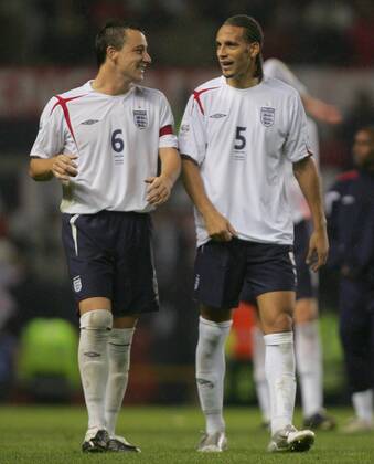 England v Poland World Cup Qualifier 2005 Rio Ferdinand and John Terry celebrate 2 1 win UnitedArchives00691011
