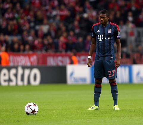 München Fußball Champions League FC Bayern München vs. CSKA Moskau, David Alaba (Bayern) vor seinem Freistoßtor zum 1:0