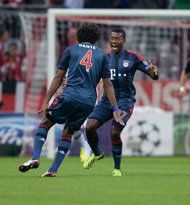 FUSSBALL CHAMPIONS LEAGUE SAISON 2013 2014 Vorrunde FC Bayern München - ZSKA Moskau 17.09.2013 Dante und David Alaba (re, beide FC Bayern München) jubeln nach dem 1:0 