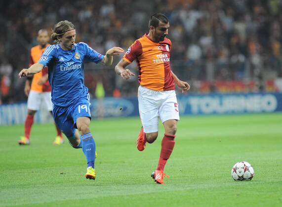 UEFA Champions League group B match between Galatasaray and Real Madrid at Turk Telekom Arena Stadium on September 17, 2013 in Istanbul,Turkey. Pictured: Luka Modric (L) of Real Madrid and Engin Baytar (R) of Galatasaray. 