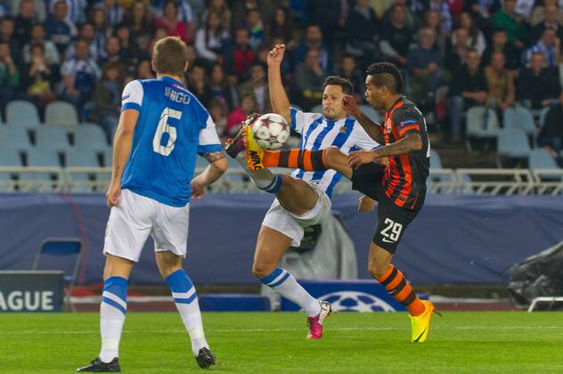 San Sebastian, Spain, 17th September 2013 De la Bella (24)(rsoc) and Alex Teixeira (29)(Sha) during the first game of Group A of the Europe Champions League contested between Royal Society and Shakhtar Donetsk in the Anoeta Stadium 