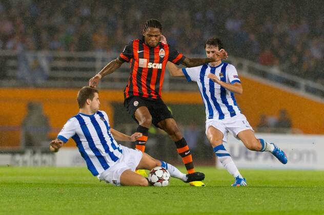 San Sebastian, Spain, 17th September 2013 Alex Teixeira (29)(Sha), Inigo Martinez (6)(rsoc) and Ruben Pardo (14)(rsoc) during the first game of Group A of the Europe Champions League contested between Royal Society and Shakhtar Donetsk in the Anoeta Stadium 