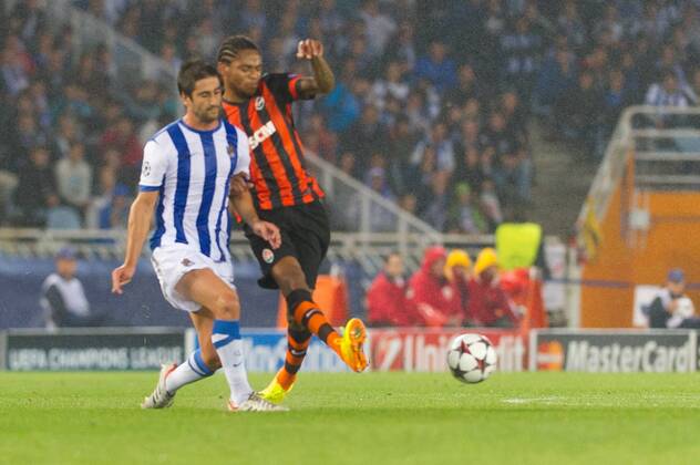 San Sebastian, Spain, 17th September 2013 Taison (28)(Sha) and Markel Bergara (5)(rsoc)during the first game of Group A of the Europe Champions League contested between Royal Society and Shakhtar Donetsk in the Anoeta Stadium 