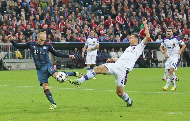 Arjen ROBBEN, FCB 10 Torschuss, schiesst das Tor zum 3-0 FC BAYERN MÜNCHEN - CSKA MOSKAU ( - ) Fussball UEFA Champions League, Gruppe D , Gruppenphase Hinspiel, München, 17.09.2013 CL Saison 2013 2014, FCB, ZSKA, München