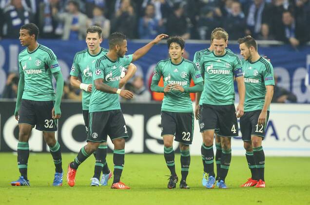 Atsuto UCHIDA, S04 22 Torjubel, Jubel nach dem Tor zum 1-0 mit Marco HOEGER, S04 12 , Benedikt HOEWEDES, S04 4 , Joel MATIP, S04 32 , Adam SZALAI, S04 28 Jefferson FARFAN, S04 17 Jubel, Freude, Emotionen, Feiern, Lachen, jubelt, freuen, reisst die Arme hoch, ballt die Faust FC SCHALKE 04 - STEAUA BUKAREST ( 3- 0) Fussball UEFA Champions League, Gruppe E , Gruppenphase Hinspiel, Gelsenkirchen, 18.09.2013 CL Saison 2013 2014, S04