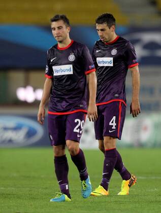 FUSSBALL- CL, A.Wien vs Porto WIEN,AUSTRIA,18.SEP.13 - FUSSBALL - UEFA Champions League, Gruppenphase, FK Austria Wien vs FC Porto. Bild zeigt Markus Suttner und Kaja Rogulj (A.Wien). 