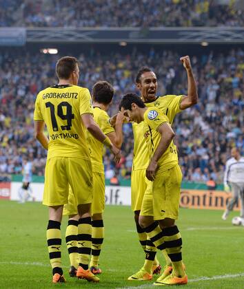 FUSSBALL DFB POKAL 2. RUNDE SAISON 2013 2014 TSV 1860 München - Borussia Dortmund 24.09.2013 JUBEL Dortmund; Kevin Grosskreutz. Jonas Hofmann, Torschütze zum 0-2 Henrikh Mkhitaryan und Pierre-Emerick Aubameyang (v.li.)