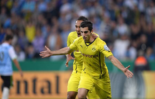 FUSSBALL DFB POKAL 2. RUNDE SAISON 2013 2014 TSV 1860 München - Borussia Dortmund 24.09.2013 JUBEL Dortmund; Torschütze zum 0-2 Henrikh Mkhitaryan (vorn) und Pierre-Emerick Aubameyang