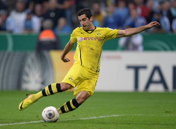FUSSBALL DFB POKAL 2. RUNDE SAISON 2013 2014 TSV 1860 München - Borussia Dortmund 24.09.2013 Henrikh Mkhitaryan (Borussia Dortmund) am Ball