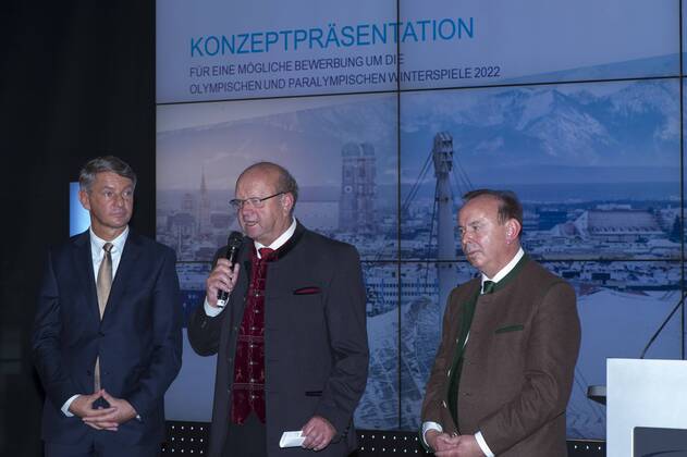 DOSB Tagung zur Olympiabewerbung der Olympischen Winterspiele und Paralympics 2022, Coubertin, Olympiapark, München. 30.09.2013 Im Bild: Thomas Schmid, martin hobmeier, Bgm Innzell, Georg Grabner landrat Ldkr. Berchtesgadener Land