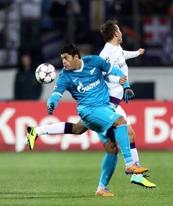 FUSSBALL - CL, St.Petersburg vs A.Wien ST.PETERSBURG,RUSSLAND,01.OKT.13 - FUSSBALL - UEFA Champions League, Gruppenphase, Zenit Sankt Petersburg vs FK Austria Wien. Bild zeigt Hulk (St.Petersburg) und Markus Suttner (A.Wien). 