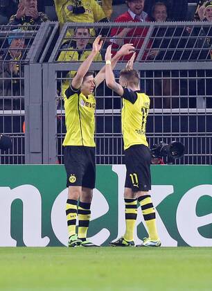 01.10.2013, xovx, Fussball Champions League, Borussia Dortmund (BVB) - Olympique Marseille, v.l. Jubel bei Robert Lewandowski (Borussia Dortmund) und Marco Reus (Borussia Dortmund) nach dem Tor zum 1:0, Freisteller.