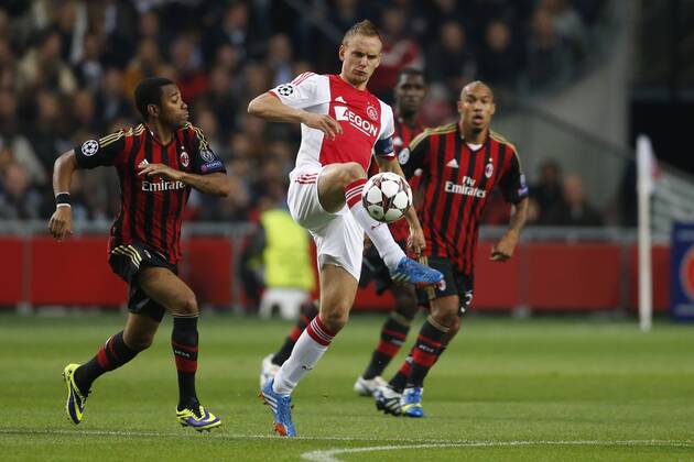 Robinho of AC Milan, Siem de Jong of Ajax during the Champions League match between Ajax Amsterdam and AC Milan on Oktober 1, 2013 at the Amsterdam Arena in Amsterdam, The Netherlands. Ajax v AC Milan Champions League 2013 2014 xVIxLaurensxLindhoutxIVx 1825851