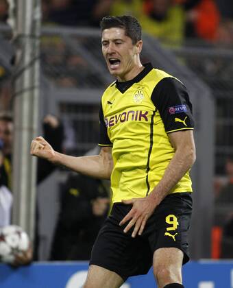 Dortmunds Robert Lewandowski celebrates scoring the 1:0 during the Championsleague match between Borussia Dortmund (BVB) and Olympique Marseille, Signal Iduna Park in Dortmund on October 01., 2013. Borussia Dortmund gegen Olympique Marseille in der Gruppenphase der Championsleague in der Saison 2013 2014 am 1. Oktober 2013.