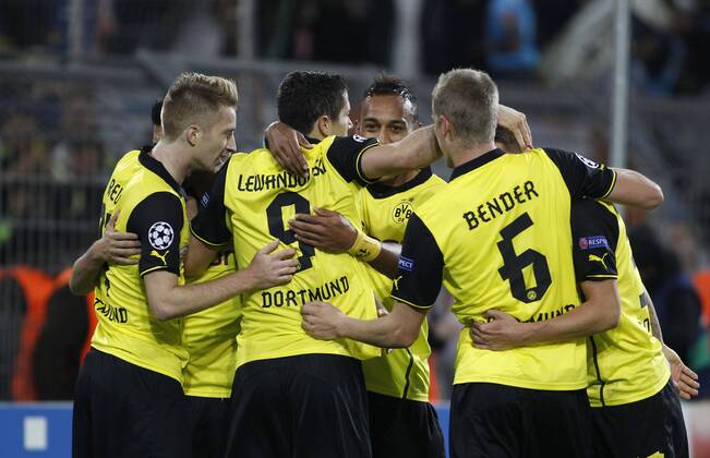 Dortmunds Robert Lewandowski celebrates scoring the 1:0 with team, Marco Reus (L), Pierre Emerick Aubameyang (back) and Sven Bender during the Championsleague match between Borussia Dortmund (BVB) and Olympique Marseille, Signal Iduna Park in Dortmund on October 01., 2013. Borussia Dortmund gegen Olympique Marseille in der Gruppenphase der Championsleague in der Saison 2013 2014 am 1. Oktober 2013.