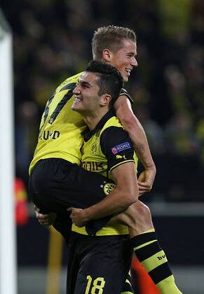 01.10.2013, Fussball Championsleague 2013 2014, Vorrunde, 2.Spieltag, Borussia Dortmund (BVB) - Olympique Marseille, im Signal-Iduna-Park Stadion in Dortmund. Jubel Dortmund zum Tor zum 1:0 , v.l. Eric Durm (Dortmund) und Nuri Sahin (Dortmund)