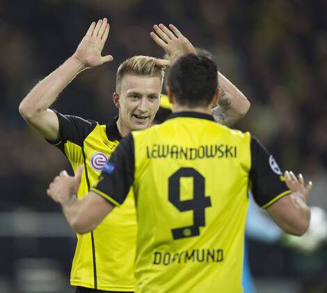Dortmund, 01.10.2013, Signal-Iduna-Park Torjubel: Marco Reus (BvB), Robert Lewandowski (BvB) Borussia Dortmund (BVB) - Olympique Marseille