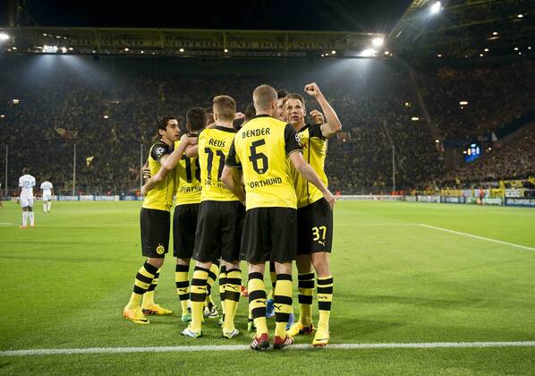 Jubeltraube DO nach dem Tor zum 1:0, l. Henrikh MKHITARYAN, r. Eric DURM Fussball Champions League, Vorrunde, 2. Spieltag, Borussia Dortmund (DO) - Olympique Marseille (MAR), am 01.10.2013 in Dortmund Deutschland.