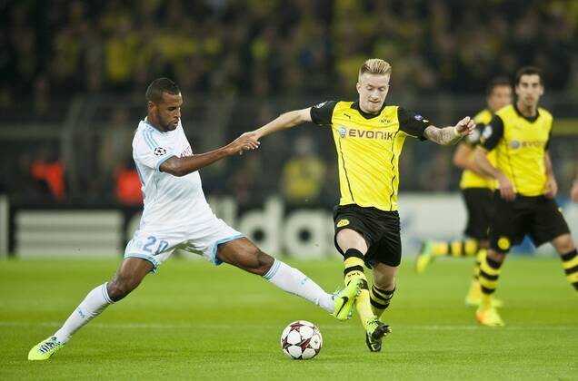 Marco REUS r. (DO) im Zweikampf gegen Alaixys ROMAO (MAR), Aktion, Fussball Champions League, Vorrunde, 2. Spieltag, Borussia Dortmund (DO) - Olympique Marseille (MAR), am 01.10.2013 in Dortmund Deutschland.