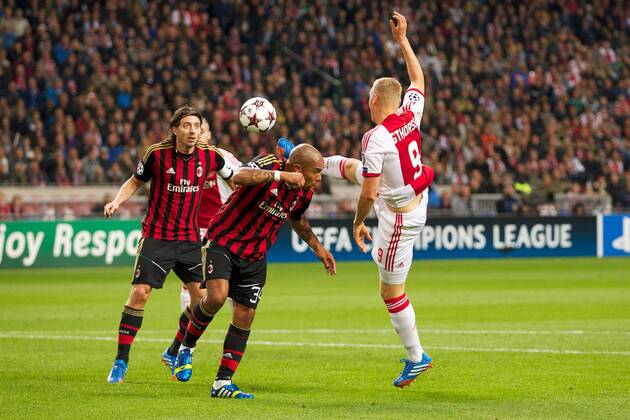 (L-R) Nigel de Jong of AC Milan, Kolbeinn Sigthorsson of Ajax during the Champions League match between Ajax Amsterdam and AC Milan on Oktober 1, 2013 at the Amsterdam Arena in Amsterdam, The Netherlands. Ajax v AC Milan Champions League 2013 2014 xVIxxIVx 1825944