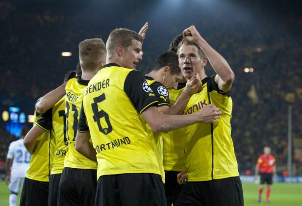 Jubel nach dem Tor zum 1-0: Sven BENDER (6), Torschuetze Robert LEWANDOWSKI (9) und Vorlagengeber Erik DURM (vl alleDOR) Fussball international UEFA Championsleague Saison 2013 2014, 2.Gruppenspiel: Borussia Dortmund (BVB) - Olympique Marseille in Dortmund, Deutschland am 01.10.2013,