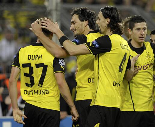 Fussball-Championsleague, 1.10.2013, Signal Iduna Arena, Dortmund, Borussia Dortmund- Olympique Marseille ---- Mats Hummels und Neven Subotic (BVB) beglueckwuenschen den Passgeber zum 1:0 Eric Durm Kolvenbach
