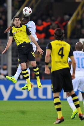 Fußball Champions League Gruppenphase 2.Spieltag: Borussia Dortmund (BVB) - Olympique Marseille am 01.10.2013 im Signal Iduna Park in Dortmund v.l.n.r.: Robert Lewandowski ( Dortmund ), Gianelli Imbula ( Marseille ), Andre Ayew ( Marseille ), Neven Subotic ( Dortmund )