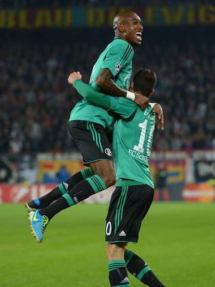 01.10.2013, xjhx, Fussball Champions League, FC Basel - FC Schalke 04, v.l. Felipe Santana (FC Schalke 04),Julian Draxler (FC Schalke 04) Torjubel, Goal celebration, celebrate the goal 0:1
