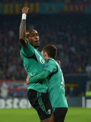 01.10.2013, xjhx, Fussball Champions League, FC Basel - FC Schalke 04, v.l. Felipe Santana (FC Schalke 04), Julian Draxler (FC Schalke 04) Torjubel, Goal celebration, celebrate the goal 0:1