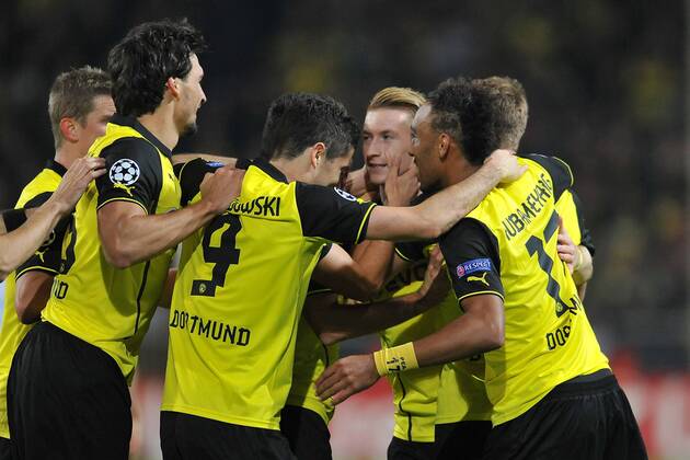 Fußball Champions League Gruppenphase 2.Spieltag: Borussia Dortmund (BVB) - Olympique Marseille am 01.10.2013 im Signal Iduna Park in Dortmund Torjubel zum 2:0 durch Marco Reus ( Dortmund ), mitte