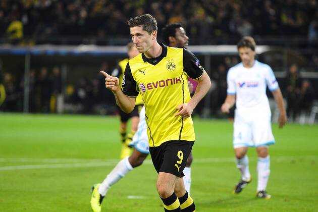 Fußball Champions League Gruppenphase 2. Spieltag Borussia Dortmund (BVB) - Olympique Marseille am 01.10.2013 im Signal Iduna Park in Dortmund Torjubel zum 3:0 durch Robert Lewandowski ( Dortmund )