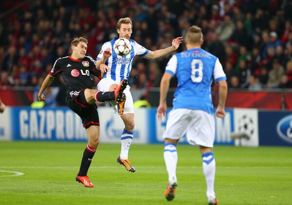 Stefan Reinartz (Bayer 04 Leverkusen) im Zweikampf mit Zurutuza (Real Sociedad San Sebastian), Aktion Action Bayer 04 Leverkusen vs Real Sociedad San Sebastian, 02.10.2013, Fussball, UEFA Champions League EP_ans