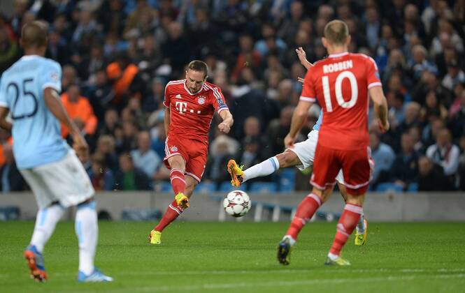 FUSSBALL CHAMPIONS LEAGUE SAISON 2013 2014 VORRUNDE Manchester City - FC Bayern München 02.10.2013 Franck Ribery (FC Bayern München) erzielt das Tor zum 0:1 