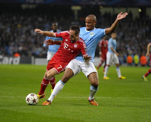 02.10.2013, Fussball Championsleague 2013 2014, Vorrunde, 2.Spieltag, Manchester City - FC Bayern München, im Etihad-Stadion Manchester. v.li: Franck Ribery (München) gegen Vincent Kompany (Manchester).