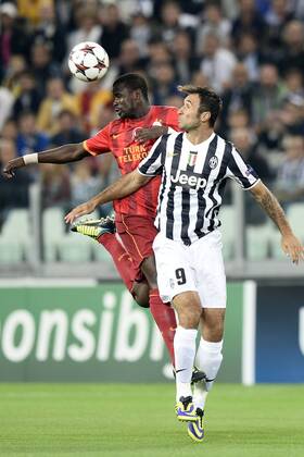 Db Torino 02 10 2013 - Champions League Juventus - Galatasaray foto Daniele Buffa Image Sport nella foto: Mirko Vucinic-Aurelien Chedjou 