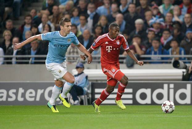 FUSSBALL CHAMPIONS LEAGUE SAISON 2013 2014 VORRUNDE Manchester City - FC Bayern München 02.10.2013 Matija Nastasic (li, Manchester City) gegen David Alaba (re, FC Bayern München) 