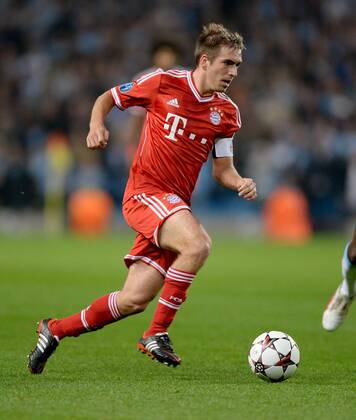 FUSSBALL CHAMPIONS LEAGUE SAISON 2013 2014 VORRUNDE Manchester City - FC Bayern München 02.10.2013 Philipp Lahm (FC Bayern München) Einzelaktion am Ball 